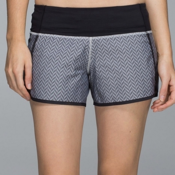 Lululemon Run Times Short *2-way Stretch 
Giant Herringbone Swift Black/White - Picture 1 of 6